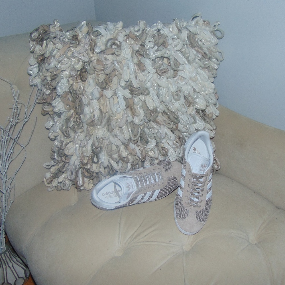 Pre-owned Gazell Adidas, worn once! Size 7